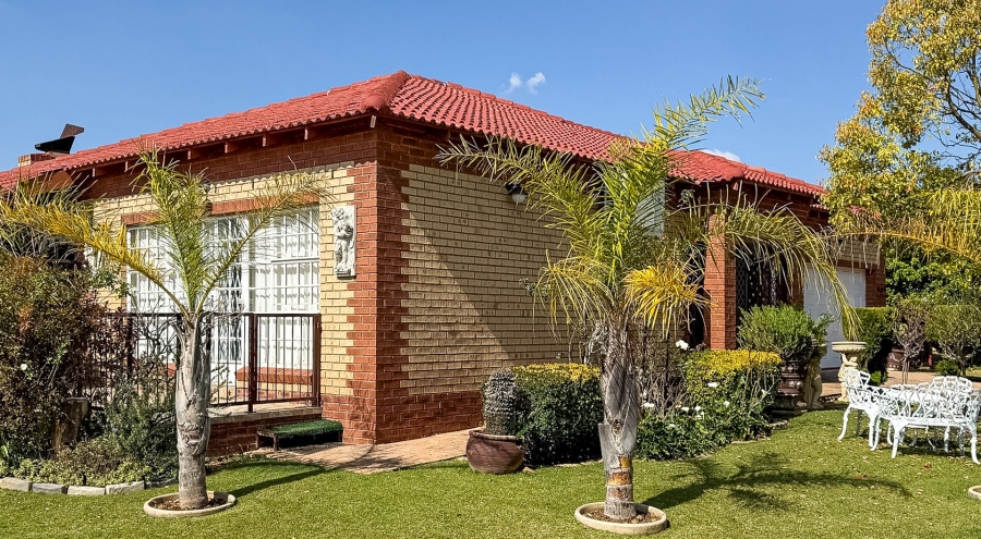 To Let 3 Bedroom Property for Rent in Flamwood North West